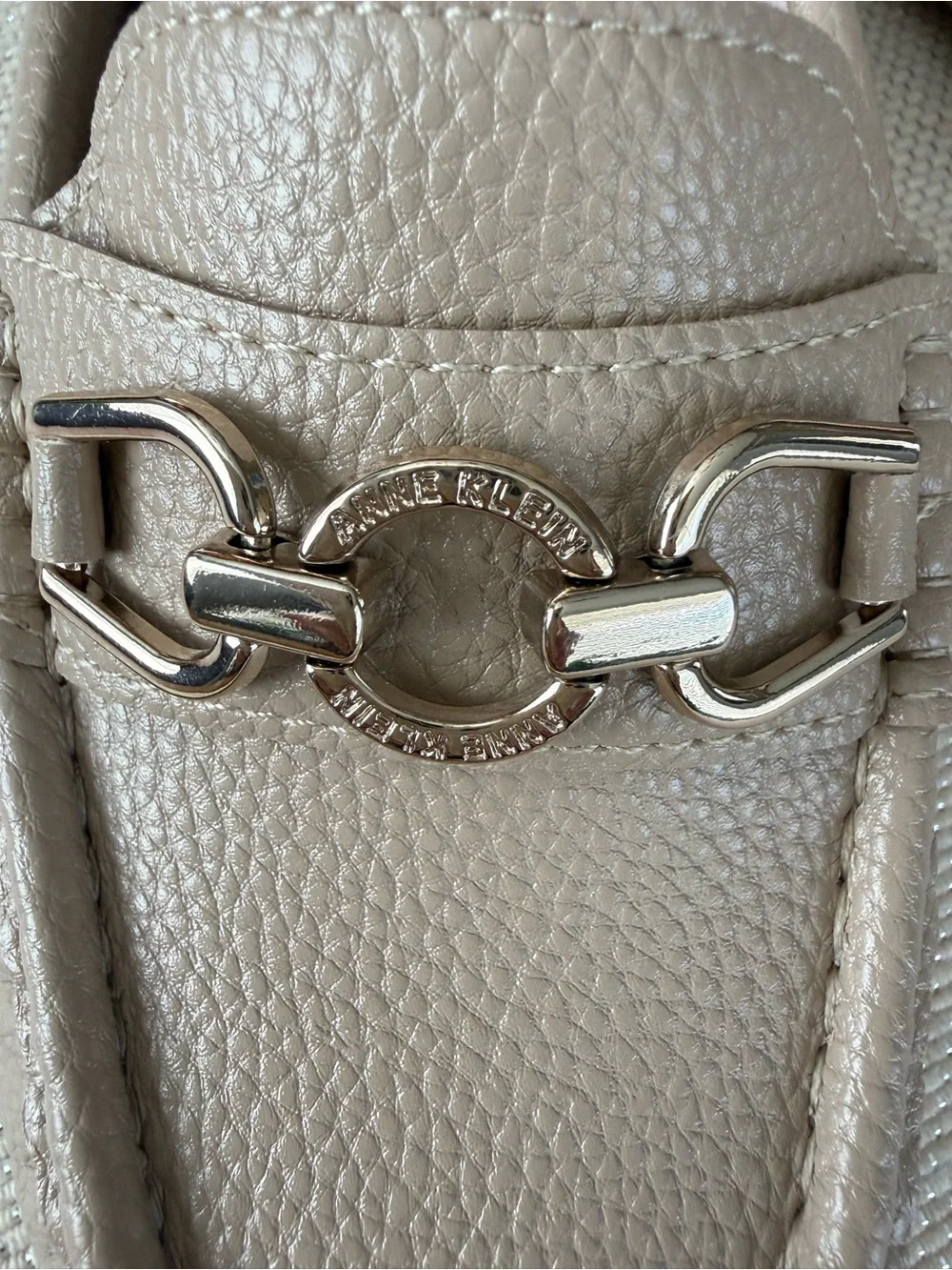 ANNE KLEIN Beige Pebbled Leather Gold-tone Chain-Trim Loafers, 7, NWOT